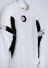 画像をギャラリービューアに読み込む, トランスフォーム ロングパイルトップス / ホワイト×ブラック