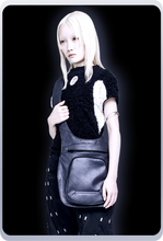 画像をギャラリービューアに読み込む, トランスフォーム ロングパイルトップス / ブラック×ホワイト